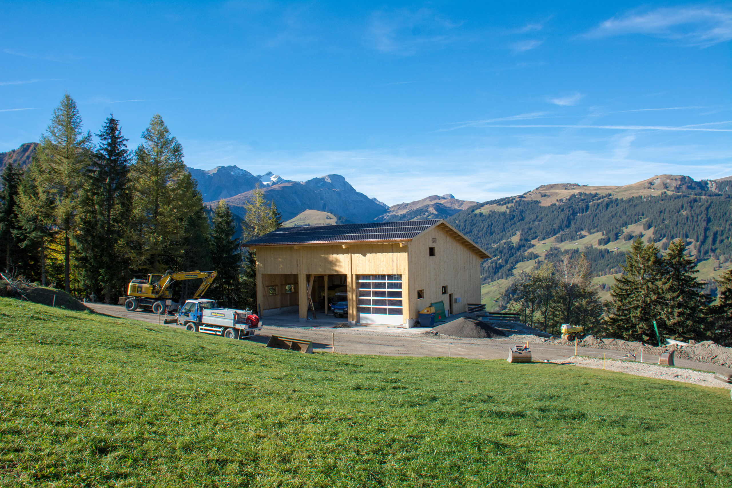 Schläppi A._Lenk_Nb Scheune u. Fahrzeutschopf_D711525